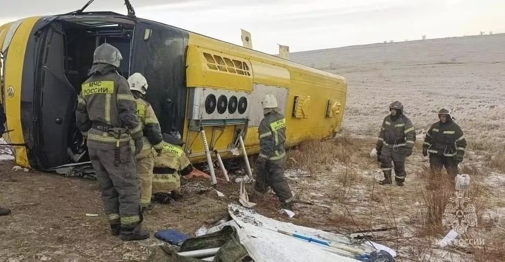 俄羅斯邊疆區載中國人旅遊巴翻側  2死約10傷