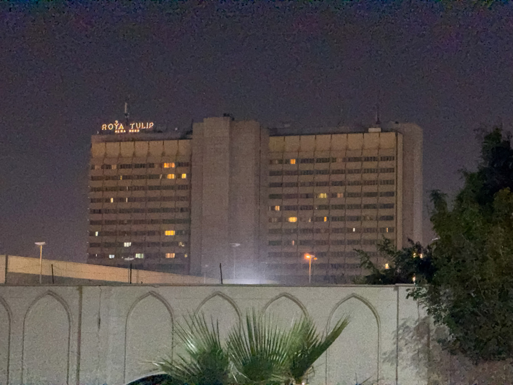 中東戰爭 | 伊朗警告攻擊中東酒店 促平民速離美軍駐紮區域