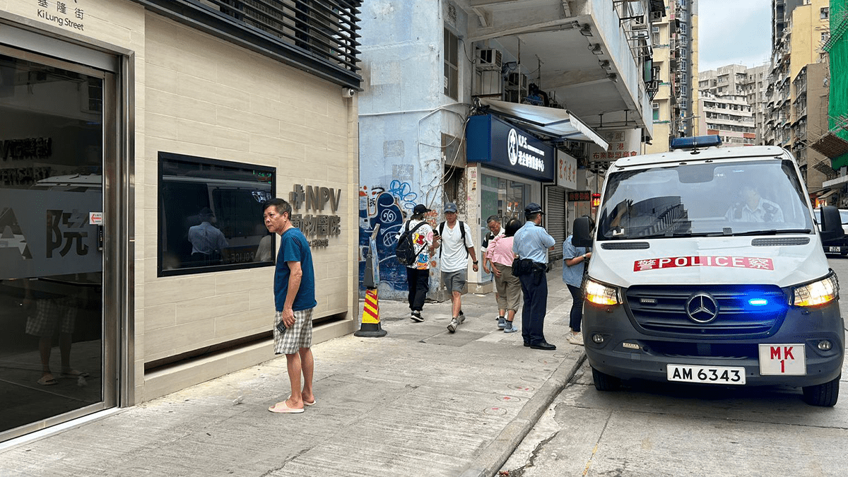 唐狗嚴重抽筋後腿腐爛 主人與獸醫診所失聯 消息：警拘520浪浪加油站負責人