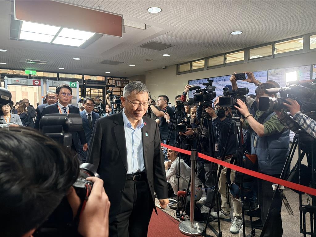 柯文哲痛斥赖清德「没有用的」 誓言拒屈服投降