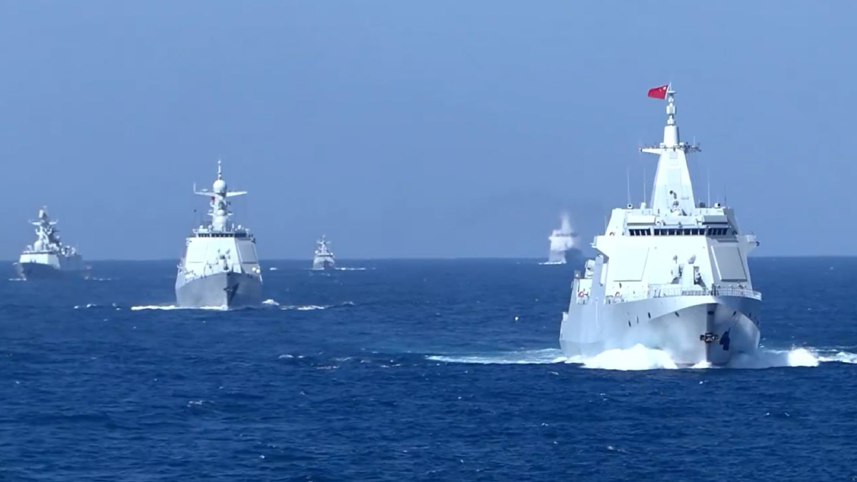 《枕戈擊楫》︱海軍發布震撼宣傳片 艦隊模擬驅逐逼近領海「可疑軍艦」