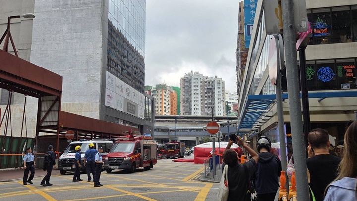 珍惜生命｜觀塘女子企跳  消防氣墊戒備