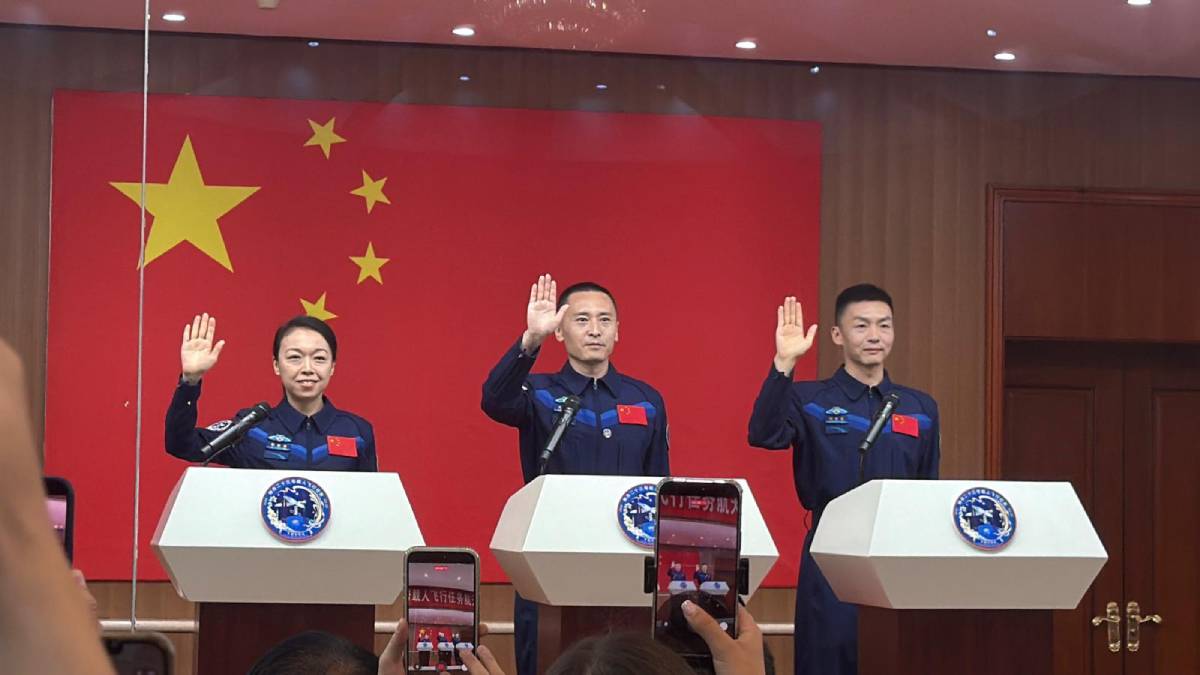 神舟二十三號︱3太空人 問天閣見中外媒體  黎家盈：全力以赴不負港人期望
