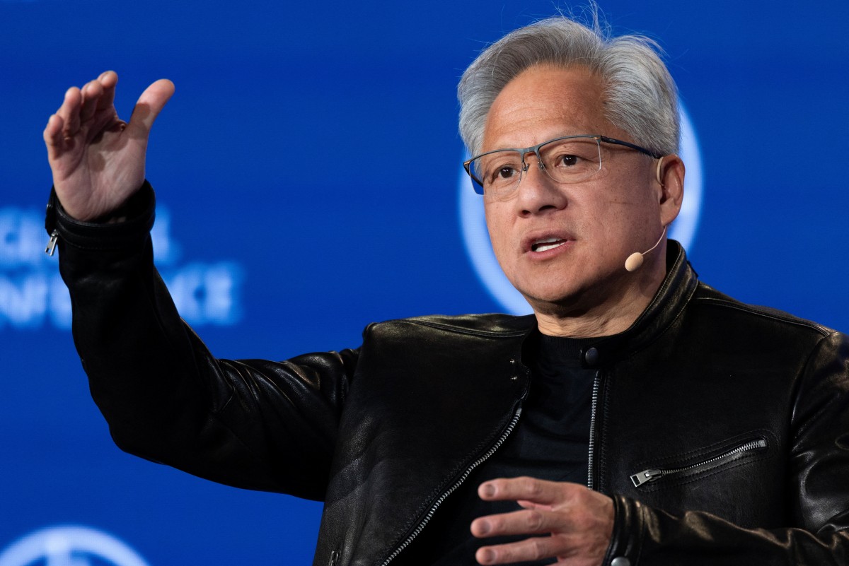 特朗普訪華︱空軍一號載CEO天團出發   Nvidia黃仁勳收電話趕上「尾班車」