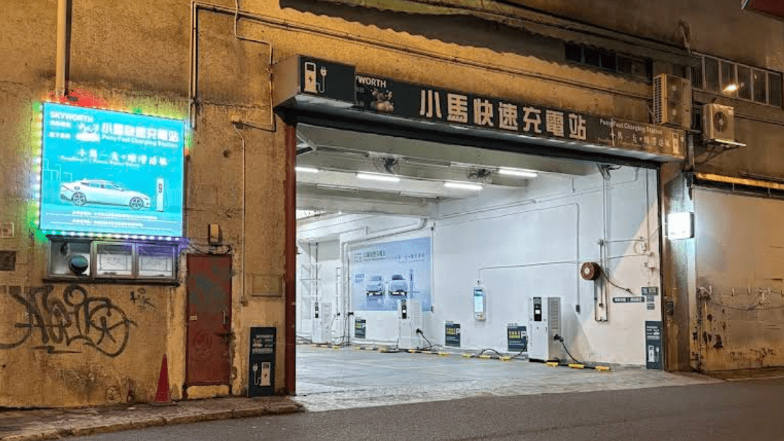 火炭電動車充電器冒煙　消防初步調查疑短路引致