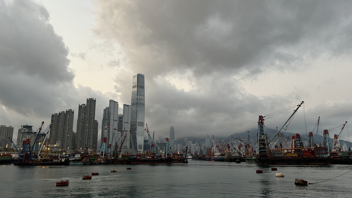 天文台特別天氣提示：雷雨區東移 料未來兩三小時影響本港 中午前後部分地區雨勢較大