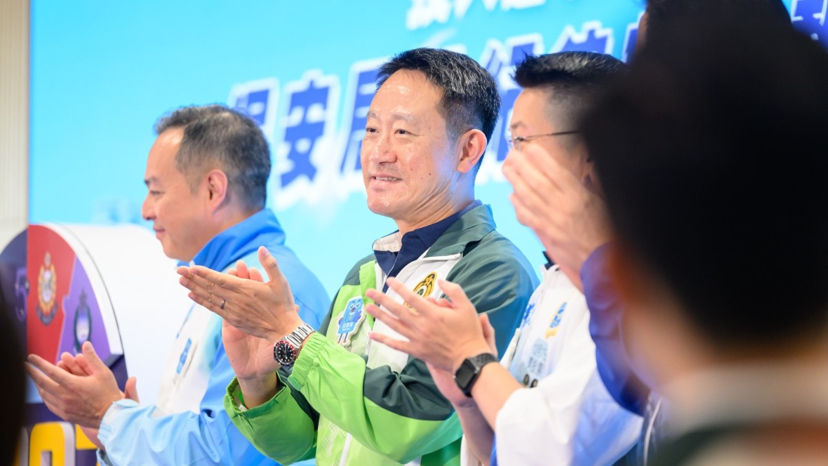 立法會選舉|海關關長陳子達率管理層等參與誓師大會 再到荃灣宣傳呼籲投票 立法會選舉|海關關長陳子達率管理層等參與誓師大會 再到荃灣宣傳呼籲投票