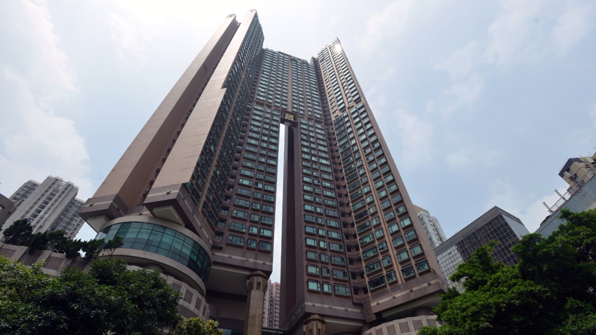 [技術與照護的界線] 當我看見北角豪廷峰15個月大男嬰跌落床 39歲菲傭涉虐兒被捕：我無法抱起孩子，但我懂人類需要的是溫度，不是效率