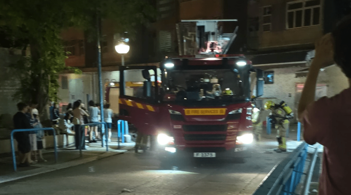 翠屏北邨單位深夜火警 冒濃煙住客急疏散