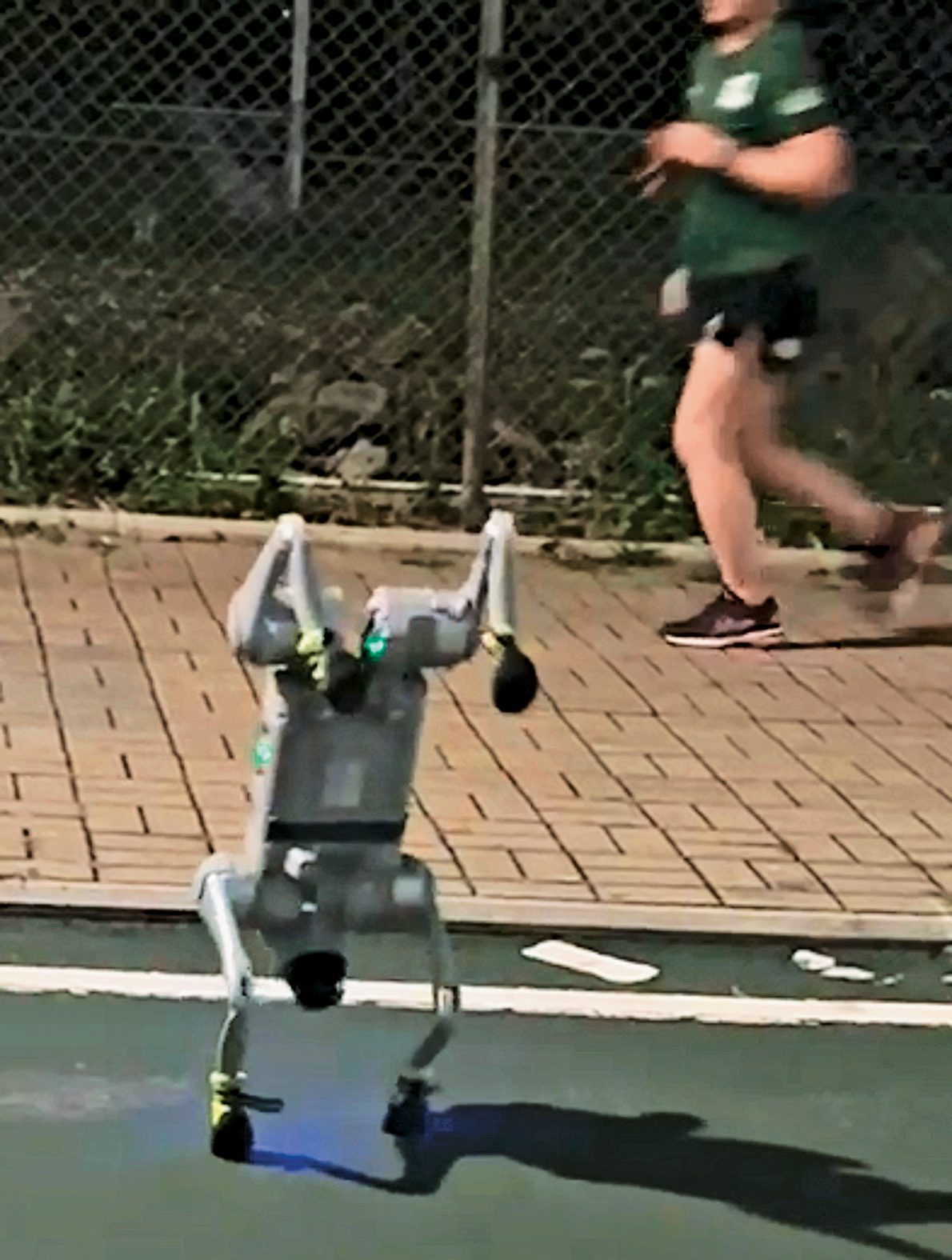 AI機械兵團走入社區 市民憂智能叛變無法管