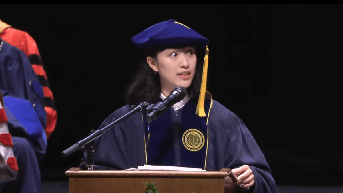 柏克萊台妹學霸跨界奪博士 畢業禮用中文謝奶奶掀百萬迴響︱有片