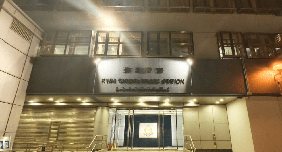 葵涌工廈對開馬路起火波及貨車 現場赫見助燃劑 警列縱火