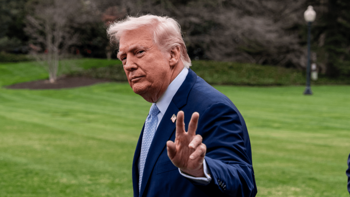 特朗普再引股市震盪 發帖前突現47億異常期貨大單 交易員怒轟：有人瞬間暴富