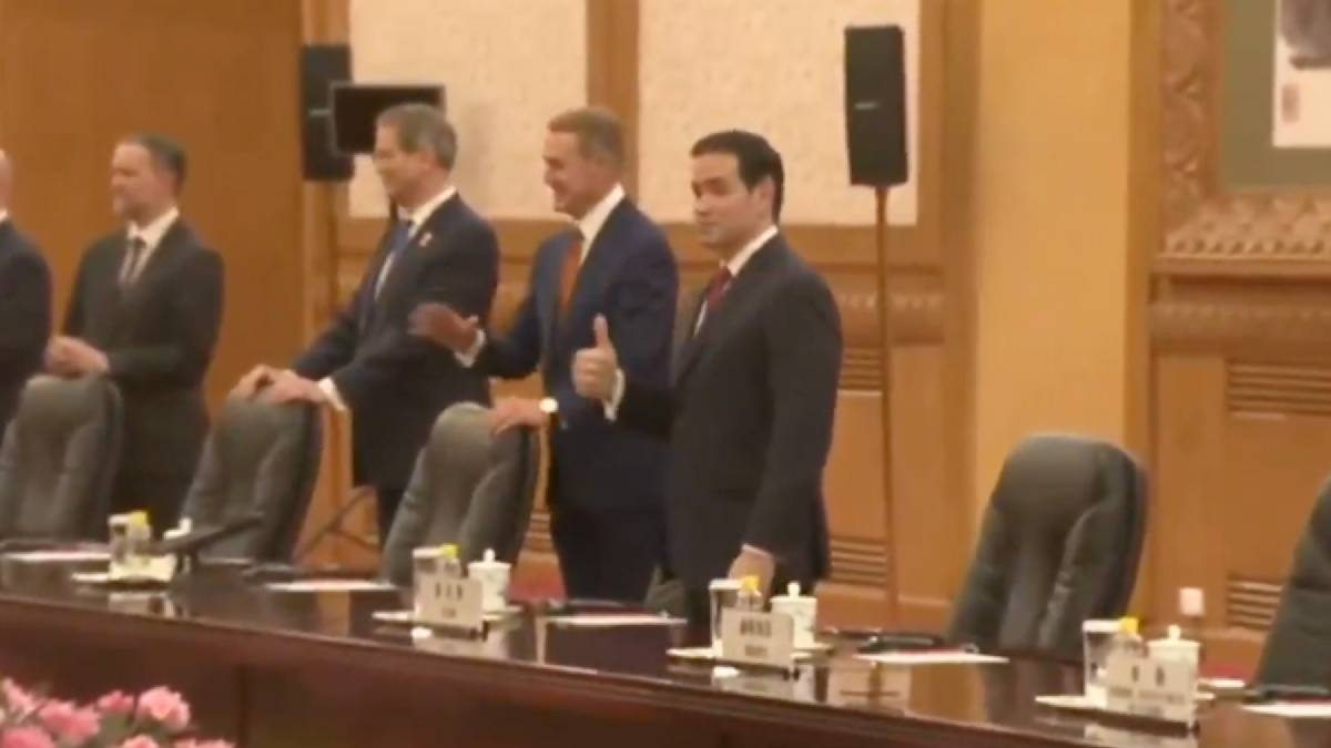 特朗普訪華︱魯比奧讚歎大會堂裝飾  推介同僚豎起拇指