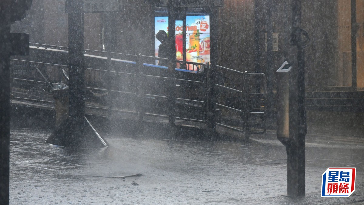 黑雨維持一小時 天文台晚上9時35分改發紅色暴雨警告信號︱持續更新