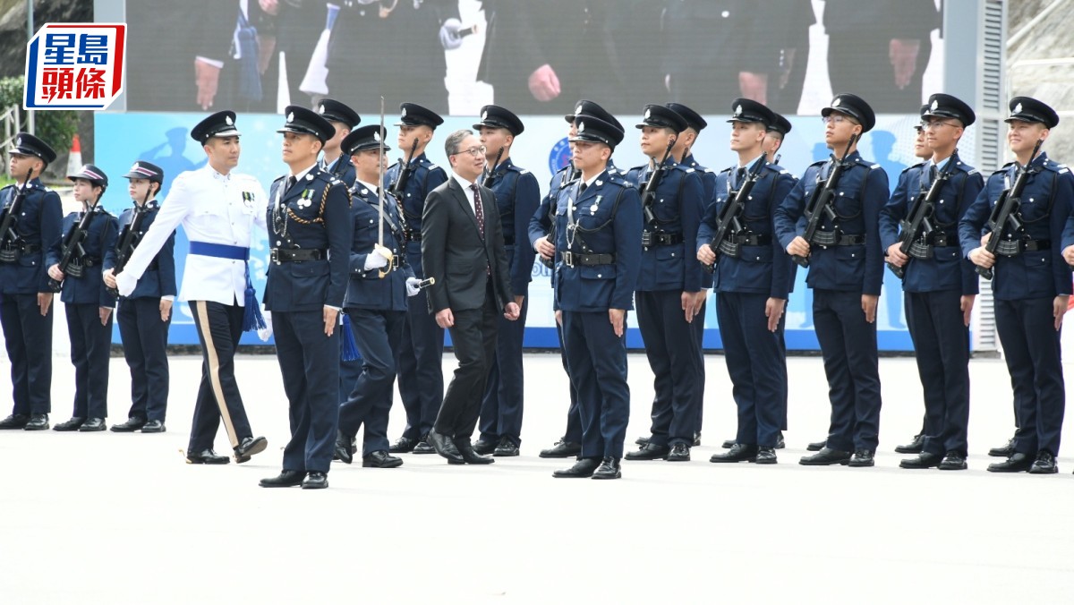 檢閱警察學院結業會操 林定國：法治為香港成功基石 警隊屬維護法治第一道防線