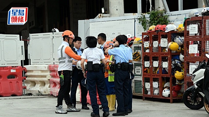 秀茂坪地盤工跣腳跌倒   手腳被鐵枝刺傷