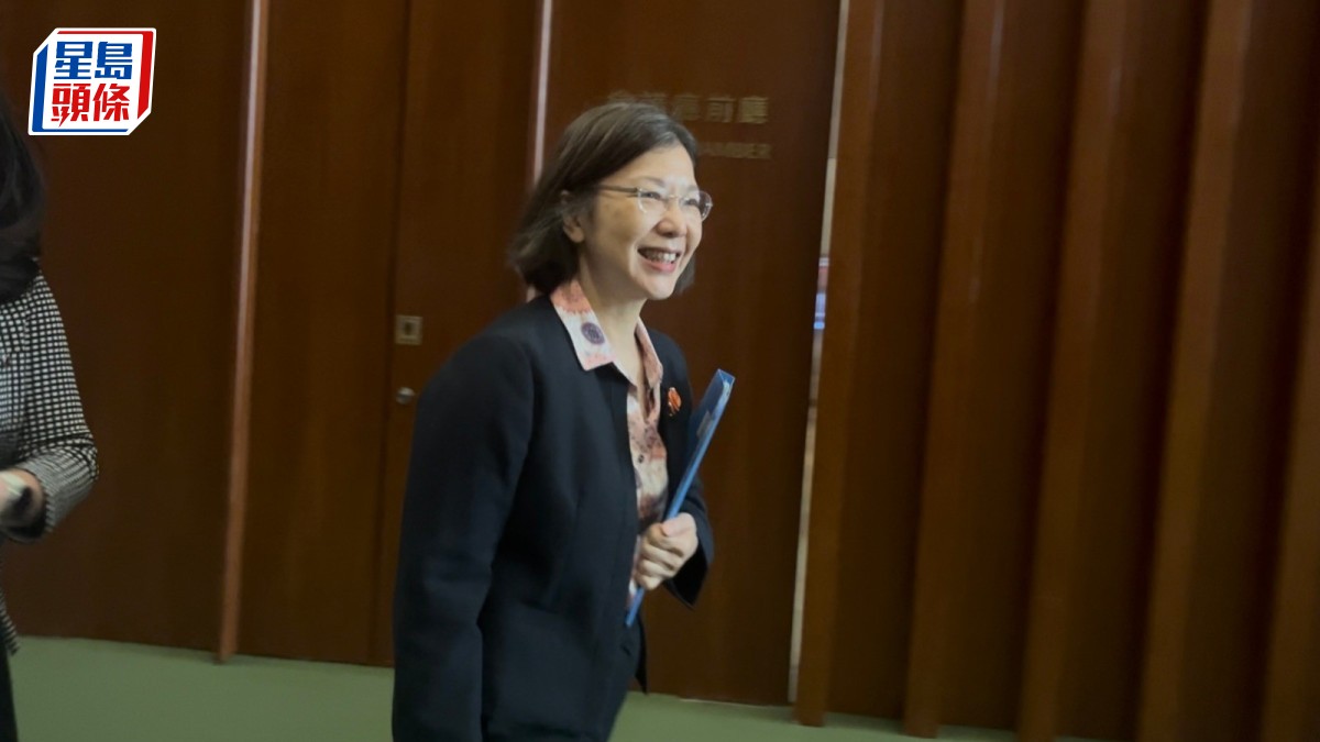 新任政制局局長謝小華立法會初試啼聲：感覺好、非常好