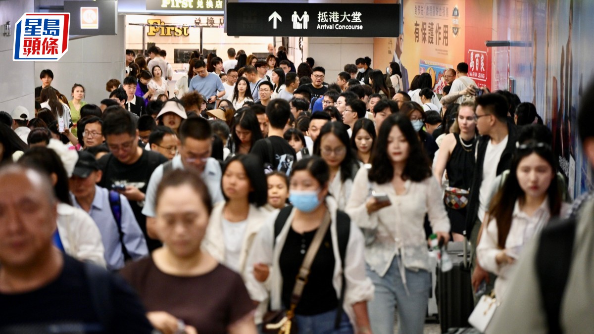 五一黃金周｜西九龍高鐵站人頭踴踴 大批內地旅客訪港