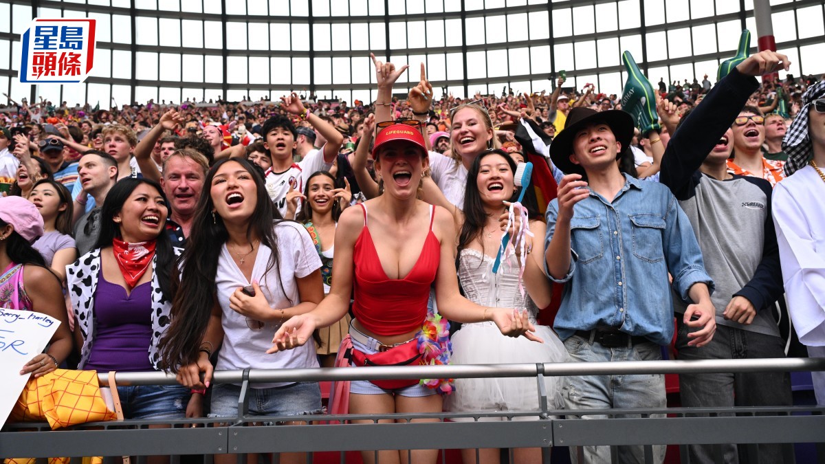 七欖煞科日︱球迷扮鬼扮馬入場 深圳客湊熱鬧首體驗 羅淑佩現身撐港隊