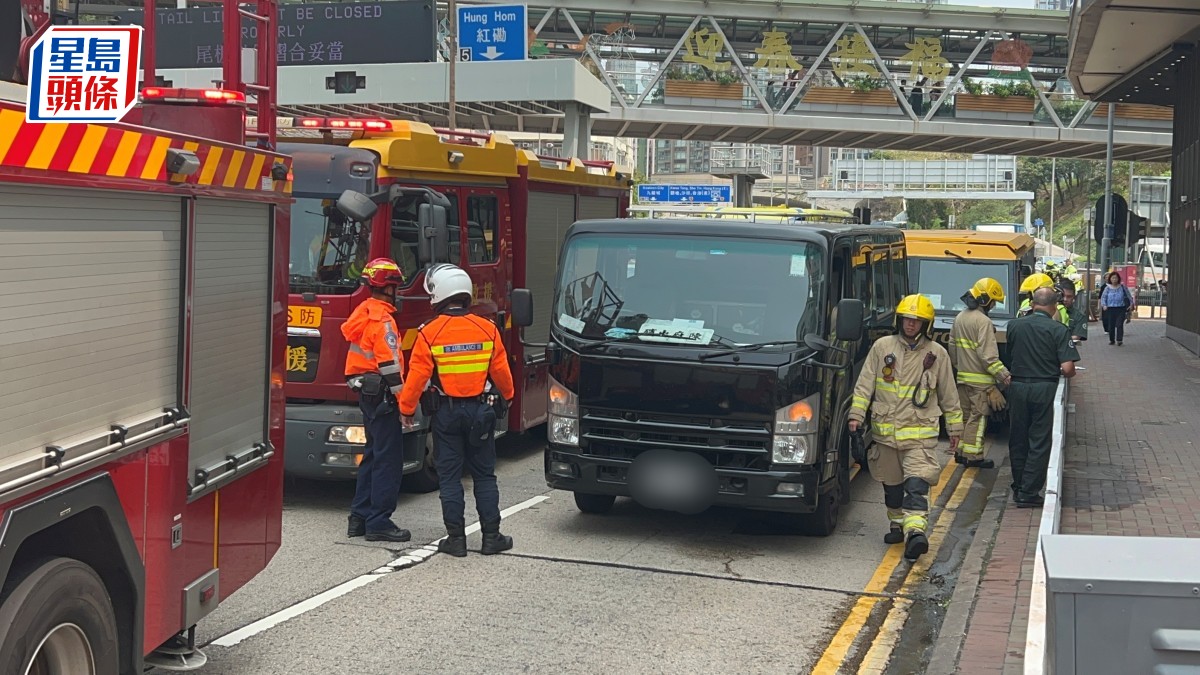 紅磡漆咸道北三車連環相撞 包括解款車靈車 2人頭暈不適送院