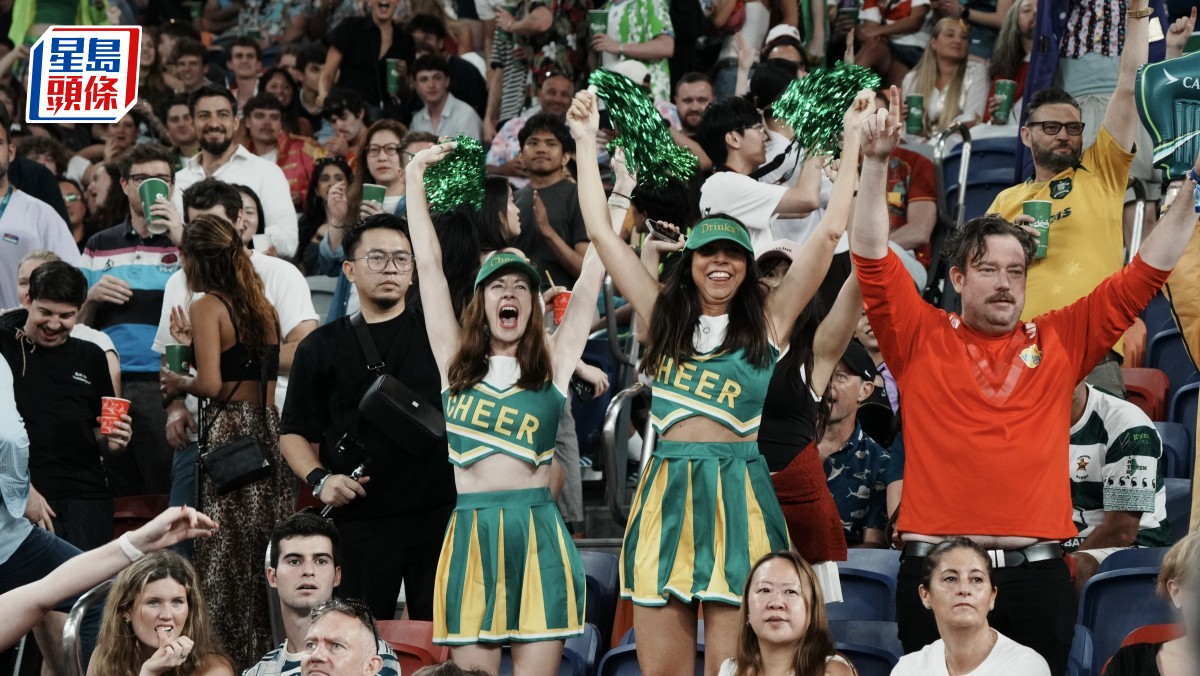 七欖｜球迷奇裝異服入場為愛隊打氣  遊客大讚啟德主場館達一流水平