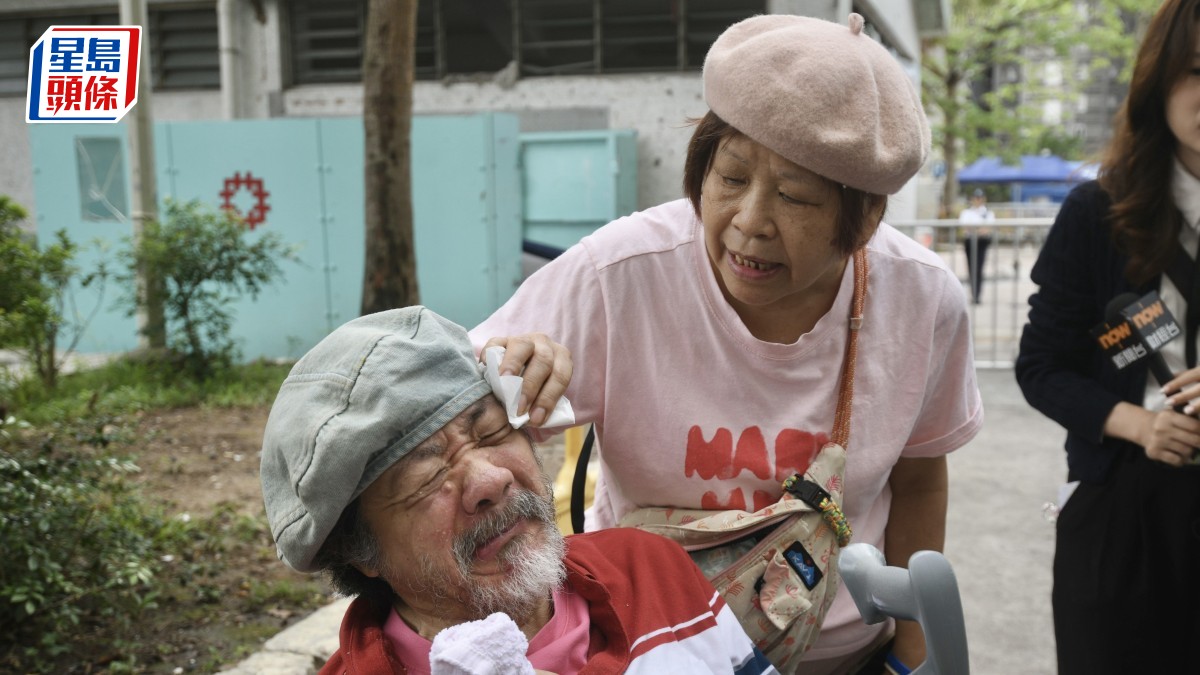 宏福苑執拾｜宏仁閣夫婦泣別家園 中風伯伯潸然落淚 妻嘆：越臨近執嘢越焦慮 噚晚發夢就係掘嘢