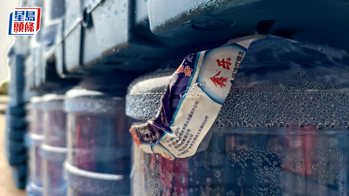 政府飲用水︱許正宇:暫未發現與投標者「打龍通」證據 人員離職與否均可按機制追究 政府飲用水︱許正宇:暫未發現與投標者「打龍通」證據 人員離職與否均可按機制追究