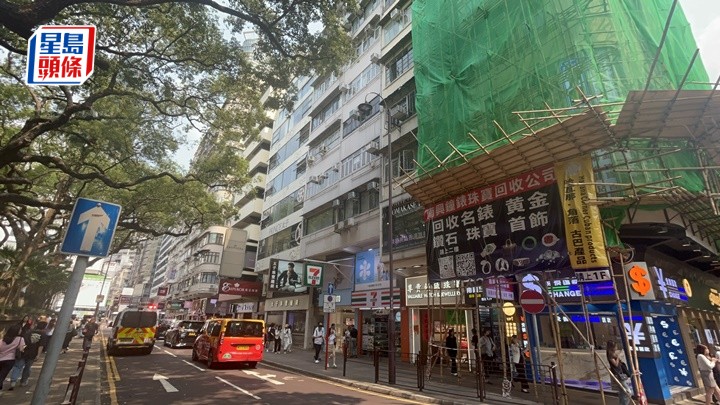 尖沙嘴海防道棚架塌下  兩男女受傷