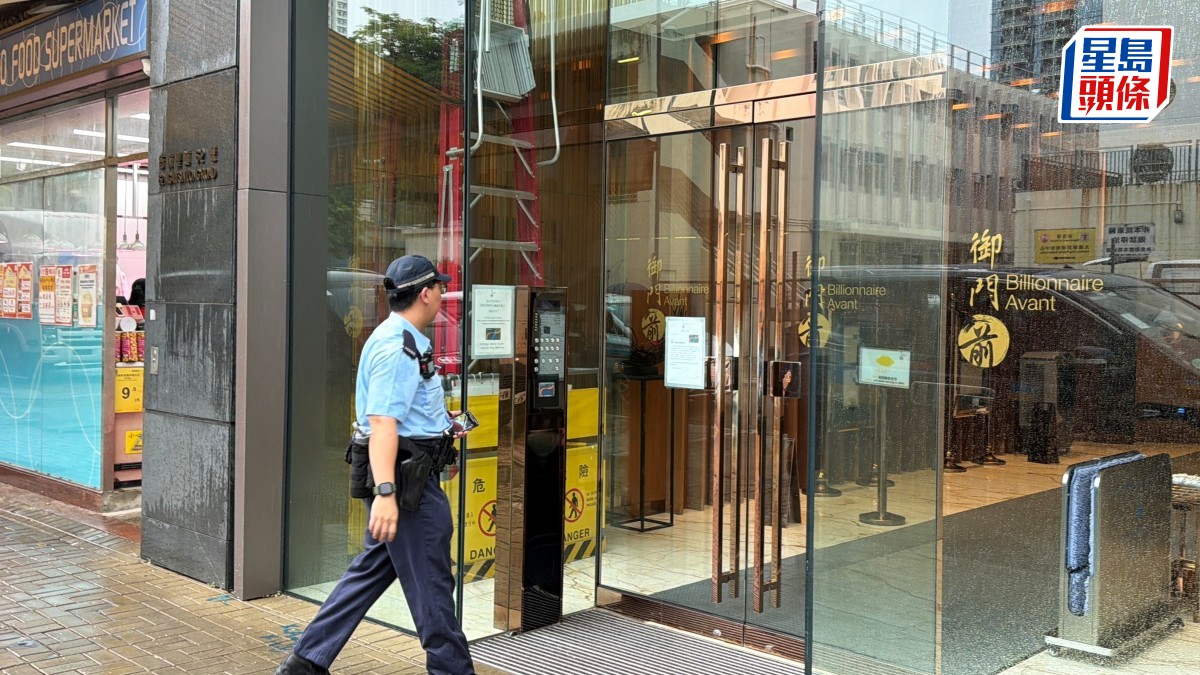九龍城男判頭維修冷氣機墮樓亡 疑無安全措施下穿洞洞鞋爬窗跣腳 妻及6歲兒頓失所依