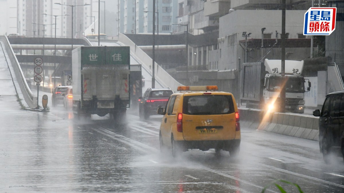 黃雨生效︱猛烈陣風吹襲香港 天文台料本港在短期內可能受冰雹影響