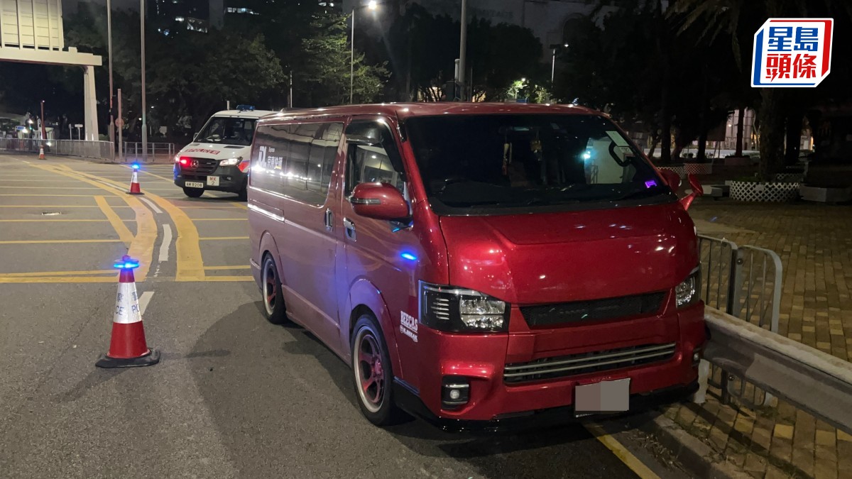 旺角客貨車司機駕駛期間暈倒 剷上路壆險撞欄杆送院不治 旺角客貨車司機駕駛期間暈倒 剷上路壆險撞欄杆送院不治