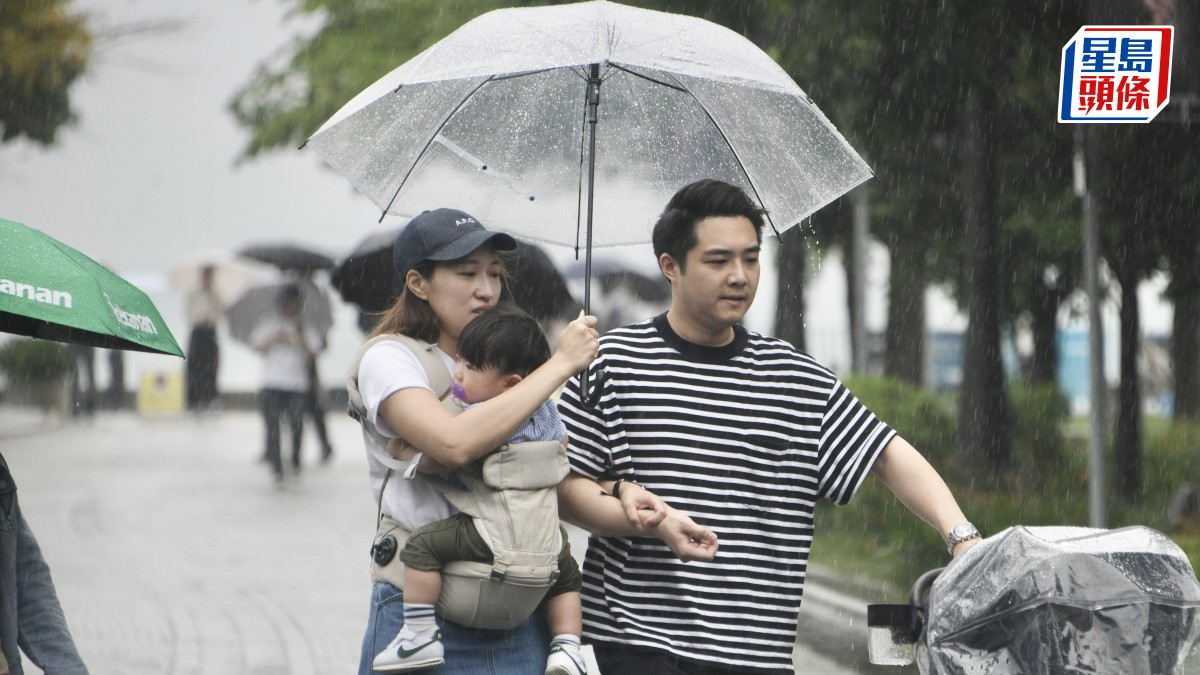 冷鋒襲港︱天文台：稍後氣溫逐步下降、有狂風雷暴 明日雨勢有時頗大 最低氣溫19°C