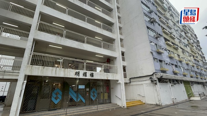 沙田乙明邨六旬父廚房墮樓亡 警拘兩母子 金錢問題曾爭吵拉扯