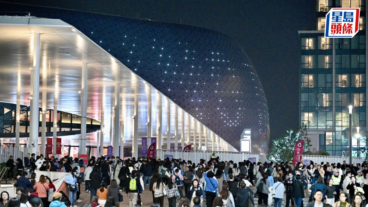 25+英皇群星演唱會︱啟德體育園提醒選用35cm以下短傘 雨傘寄存費用$20