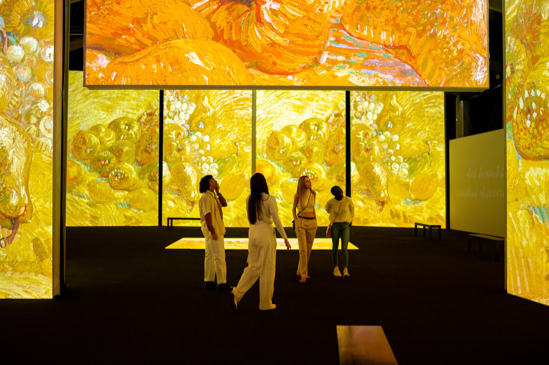 梵高光影體驗展Van Gogh Alive香港站2025|2.28回歸!5大主題展區 首設AI梵高肖像畫體驗 附門票/開放日期/展覽介紹