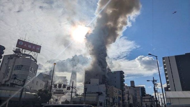 日本大阪地標建築通天閣附近發生火災