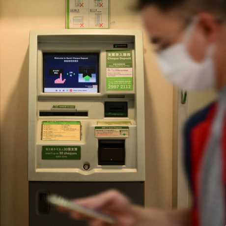 匯豐恒生創先河 手機可入支票 同親身到銀行入票講拜拜