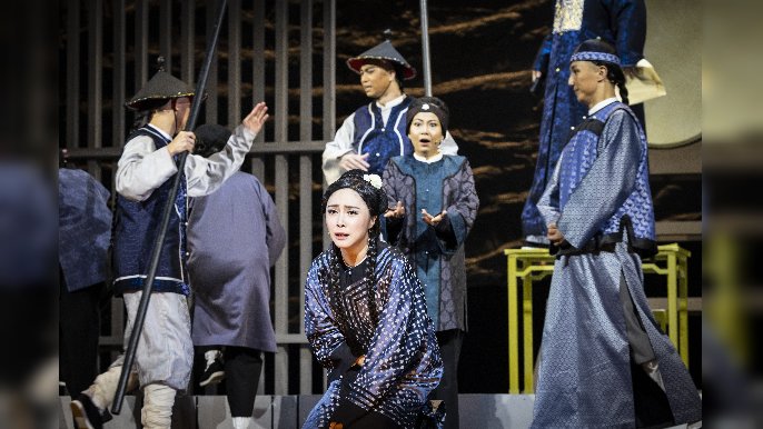 《大狀王》由西九委約並與香港話劇團聯合製作，由鐵三角高世章作曲、岑偉宗填詞、張飛帆編劇。