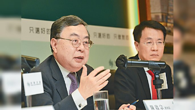 ■恒隆地產近日股價下跌兼有資金離場。左為董事長陳啟宗。