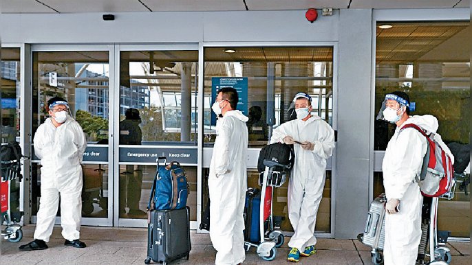 ■新型變種病毒或會激發新一波大規模疫情肆虐，進一步推高已經在全球明顯高企的通脹。  資料圖片
