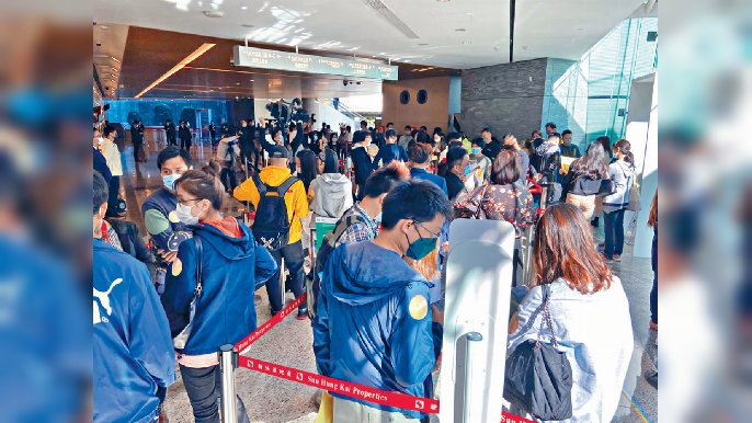 ■新盤以貼市價推售，即時引領大批客源湧出來。
