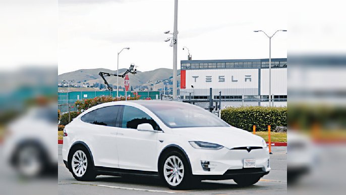 ■美股再創新高，投資熱話是電動車股Tesla股票大幅爆升。資料圖片
