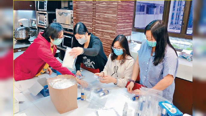 ■仁愛堂將透過地區服務單位、家居照顧服務及安老院舍，派口罩俾有需要人士。
