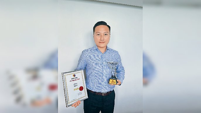 ■黃啟智在第7屆香港義工聯盟「傑出義工嘉許禮」中被香港廣西社團義工團提名並榮獲「傑出義工領袖獎」。