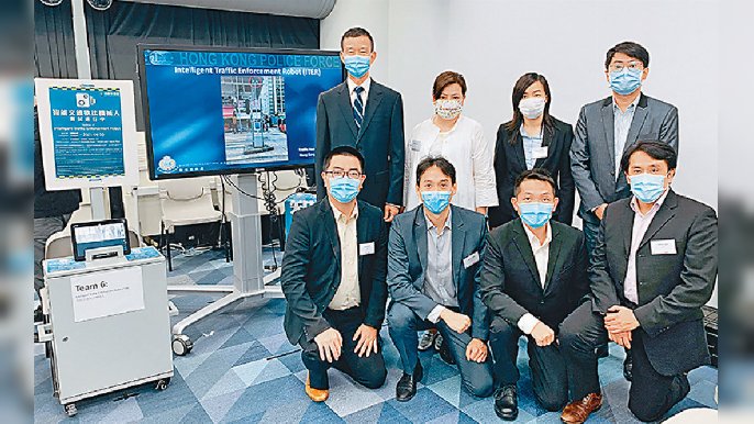 ■港島總區交通部研發智能交通執法機械人奪獎。
