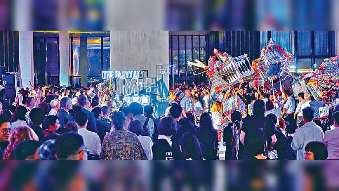 ■M+去年在香港藝術周舉行派對，邀請世界各地的賓客參與，約3000人出席。
