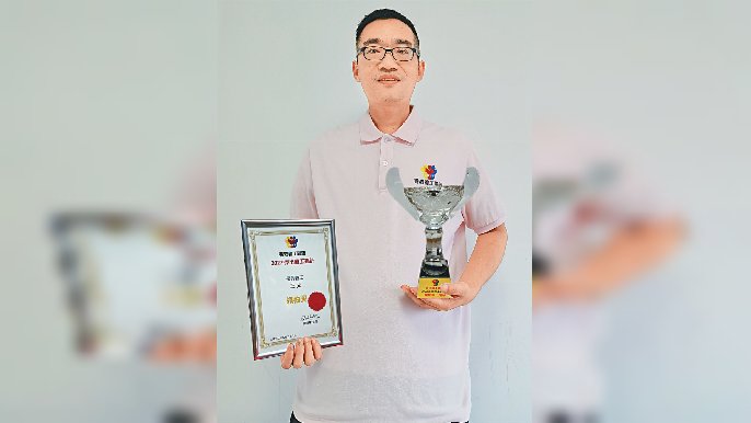 王文在第7屆香港義工聯盟「傑出義工嘉許禮」中被廣東汕尾同鄉總會義工團提名並榮獲「傑出義工領袖獎」。