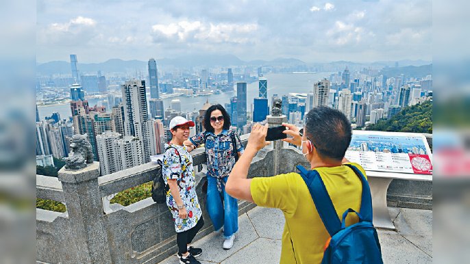 ■第三浪的加碼「賞你遊香港」，名額增至六萬個。