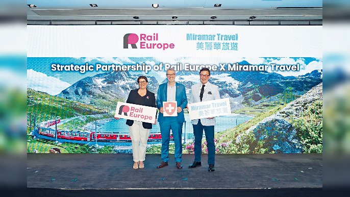 （左起）歐洲鐵路公司Rail Europe商務總監Florence Pasquier、瑞士駐香港總領事Daniel Freihofer及美麗華旅遊總經理李振庭，一同出席發佈儀式。